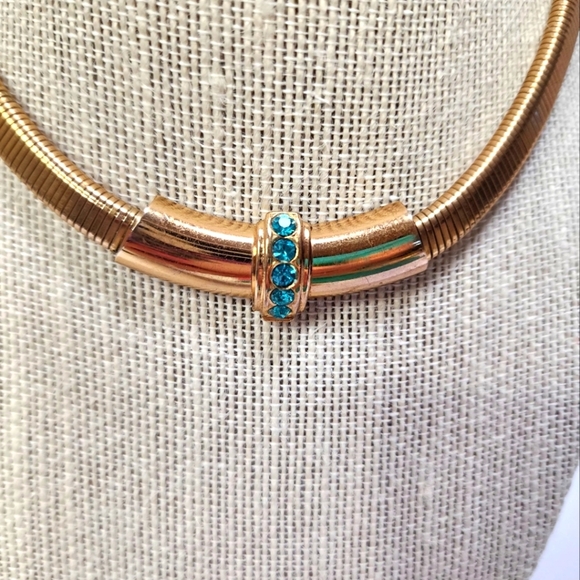 Vintage Coro Gold Chocker with Blue Rhinestone Accents - Picture 13 of 13